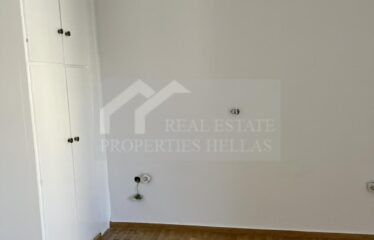 Third floor apartment in Patisia 66 sq.m front facing through